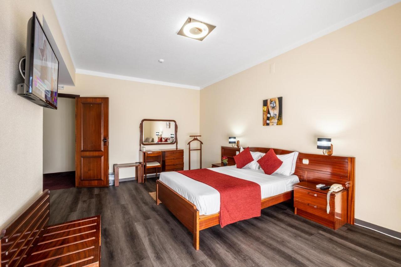 Hotel Colmeia Monte Real Eksteriør bilde